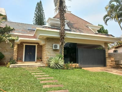 Vendo Casa En Ykua Sati – Excelente Ubicación Y Cerca De Todo