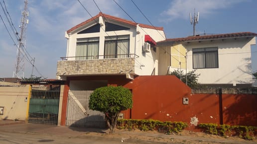 Vendo una casa muy bien ubicada en zona de alta plusvalía.