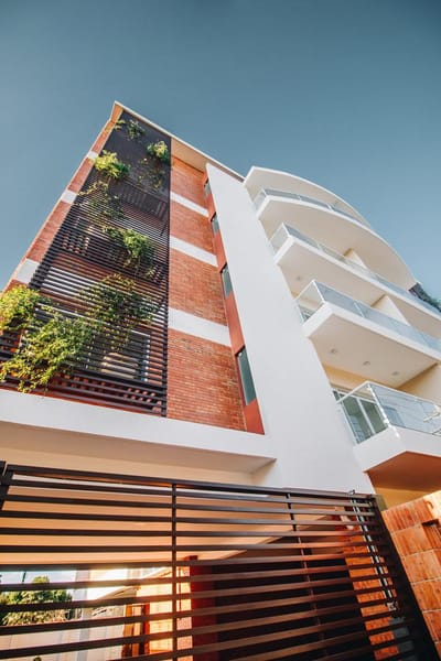 Departamento Amplio En Venta 1 Habitación Con Cochera Barrio Mburicaó