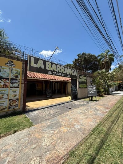 CASA EN VENTA EN AV. BARRANCA