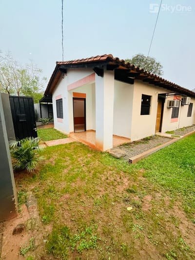 EN VENTA CASA DE 3 HABITACIONES EN LAURELTY LUQUE 