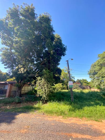 Amplio Terreno En Luque, Primer Barrio - Entorno Residencial