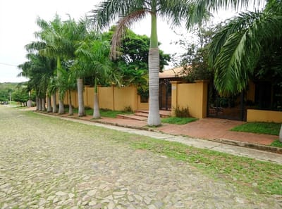Vendo Residencia en Lambare - Bo Santa Ana, Felicidad 
