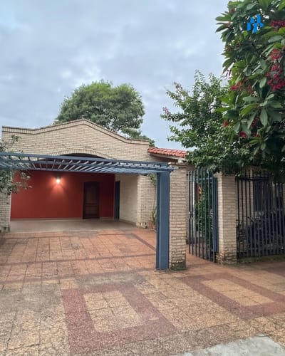 - Vendo Hermosa Propiedad De 4 Habitaciones -