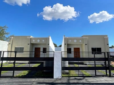 VENDO CASA MODERNA EN SANTA LUCÍA, LIMPIO