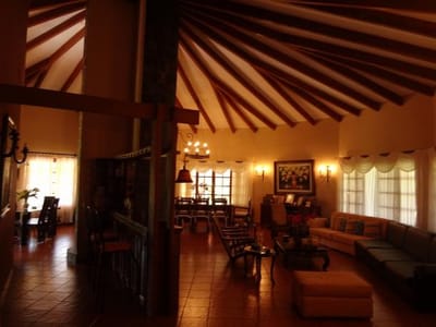HERMOSA CASA EN VENTA.ZONA NORTE (Club Polo Norte)