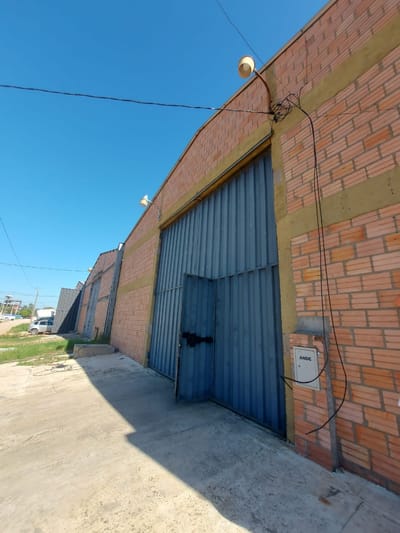 Alquilo tinglado en mariano (600 mt2) 