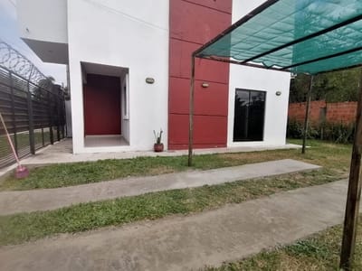 VENDO CASA A TERMINAR A PASOS DE IDENTIFICACIONES