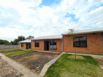 ALQUILO CHALET EN CONDOMINIO-LUQUE MORA CUE