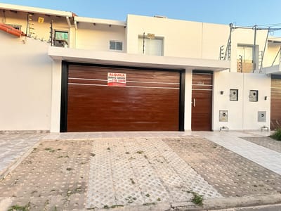 CASA DE 2 PLANTAS 3 DORM, PORTON ELECTRICO