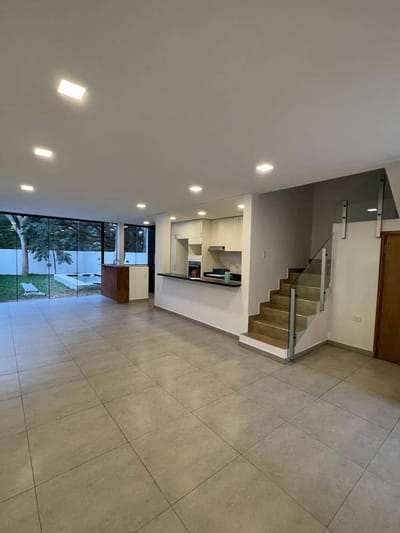 VENDO MODERNO DUPLEX ESTILO TOSCANO, ZONA CONMEBOL 