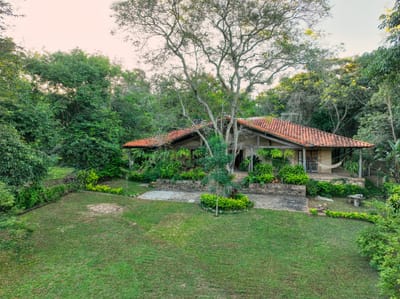 Venta De Casa Colonial Amoblada En Nueva Colombia Con Arroyos Y Jardín