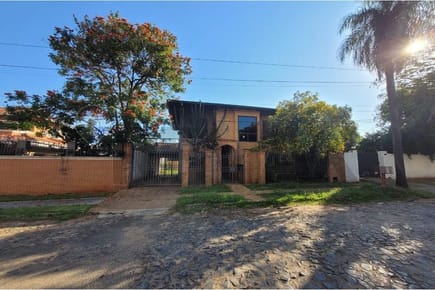 VENDO CASA BARRIO MADAME LYNCH