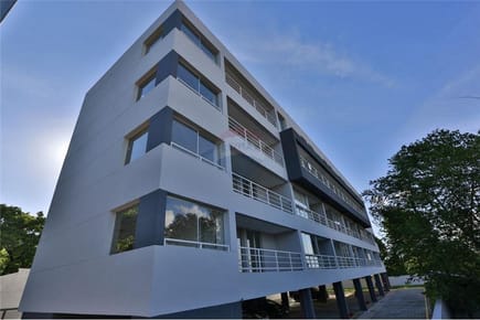 Moderno Departamento en Piso 1 con Piscina y 2 Cocheras – ¡Oportunidad Única!