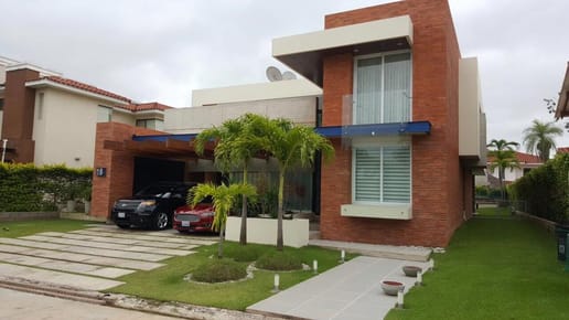 CASA EN VENTA EN COLINAS DEL URUBO