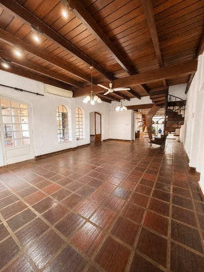 Casa en alquiler – Apto para uso comercial o residencial
