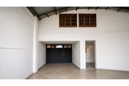 Depósito con Oficinas en Alquiler | Barrio Jara | 4 Cocheras