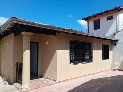 ALQUILO 2 CASAS JUNTAS EN LAMBARE!!!