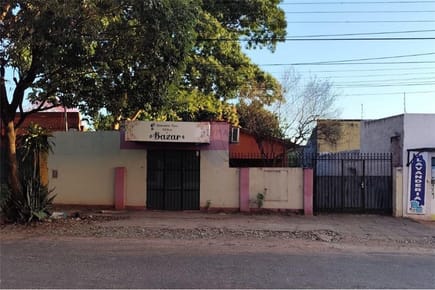 Terreno con casa refaccionar o demoler en Venta
