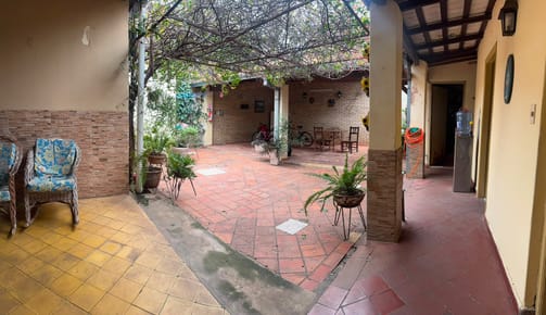 Vendo Casa más Salón Comercial en el Centro