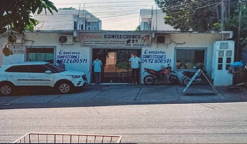 EN VENTA – PROPIEDAD CON 2 SALONES COMERCIALES + 4 DEPARTAMENTOS