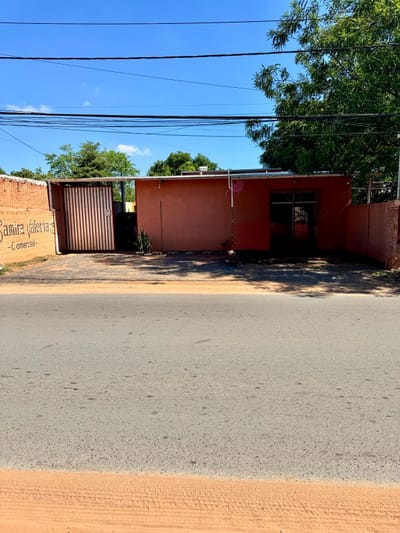 Casa con piscina, quincho y salón comercial en alquiler – San Lorenzo centro