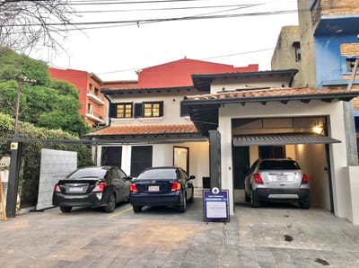 LOS LAURELES, CASA EN VENTA, DE 3 DORMITORIOS.
