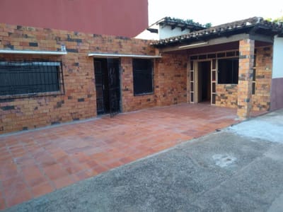 VENDO CASA EN FERNANDO DE LA MORA