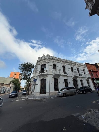 EN ALQUILER EDIFICIO HISTORICO EN EL CENTRO DE ASUNCION
