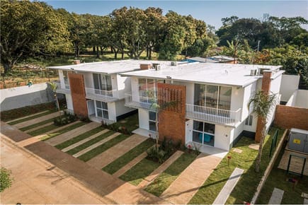 EN VENTA! Nueva casa de dos habitaciones y una cochera en ALTAVIDA LUQUE