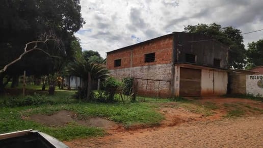 VENTA DE AMPLIO TERRENO CON CASA Y TINGLADO