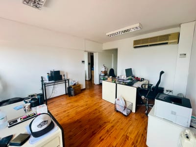 Venta de oficina en el Centro de Montevideo con renta