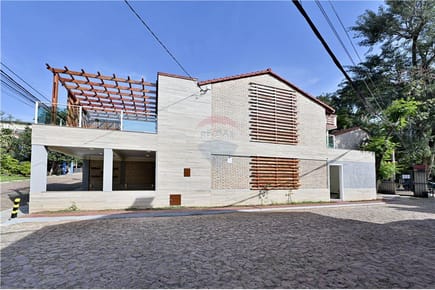 Impecable y Moderno Dúplex en Lambaré