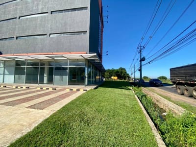 ALQUILER DE SHOWROOM 290 m² Excelente visibilidad y zona de Condominios Premium