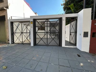 Alquilo Oficina sobre Avda Gral Santos