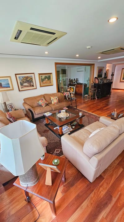 En Venta Lujosa Residencia En El Barrio Las Mercedes De Asuncion 