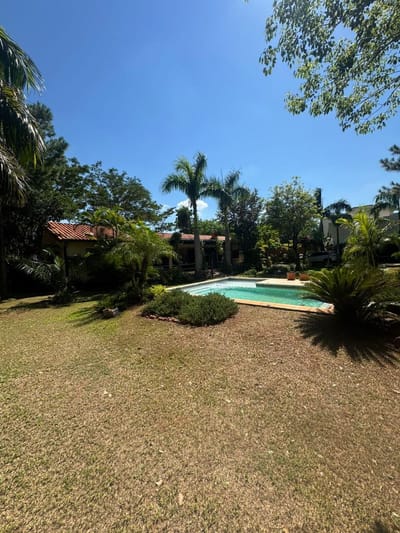 Casa en venta – La Floresta, Luque