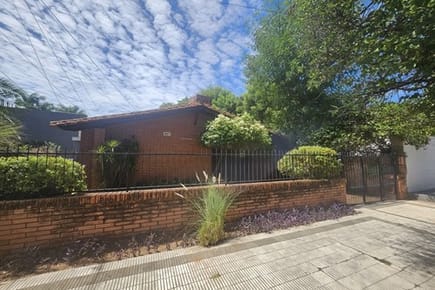 Casa-Alquiler-cnel franco esq 25 de mayo, Mburicaó, Asunción