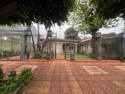 VENDO CASA EN FERNANDO DE LA MORA ZONA SUR 