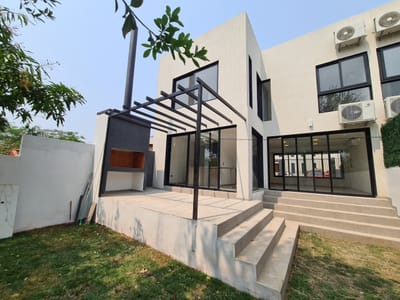VENDO DUPLEX EN LAMBARE - DETRAS DE LA MUNICIPALIDAD (CON RENTA ACTIVA)
