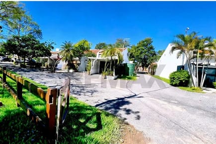 En Venta - Casa - San Bernardino, Cordillera, Paraguay