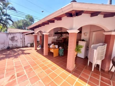 VENDO CASA EN ESQUINA - VILLA MORRA