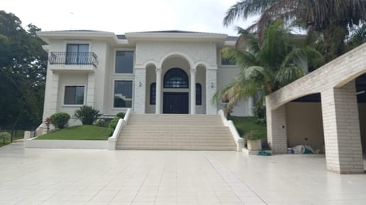 CASA EN ALQUILER - COLINAS 2 URUBO