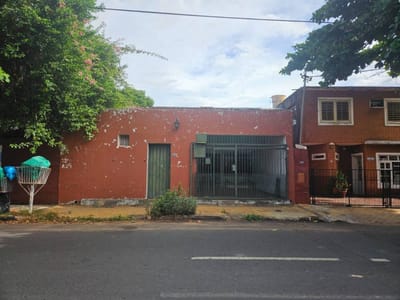 EN VENTA, PROPIEDAD - BARRIO YCUA SATI