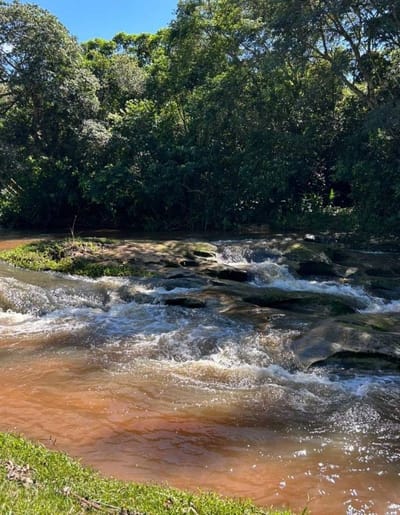 EN VENTA TERRENOS EN SERRANÍA CON ARROYO EN PIRIBEBUY