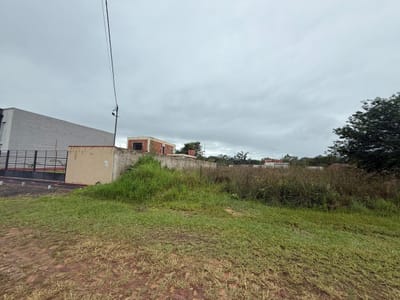 AMPLIO TERRENO EN VENTA