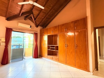 EN VENTA CASA DE DOS PLANTAS C/ SALON EN VILLA ELISA