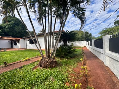 EN VENTA – CASA EN BARRIO LAURELTY, Luque
