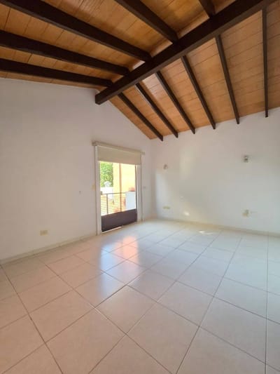 VENDO RESIDENCIA EN BARRIO LOS LAURELES 