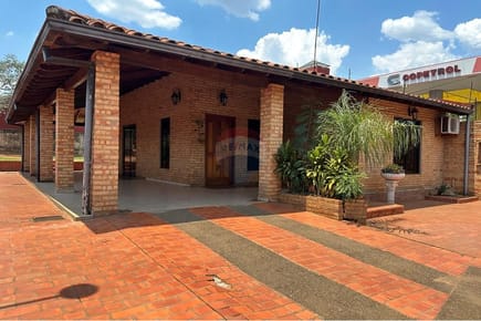 "Encantadora Casa con Jardín y Piscina en Luque" 